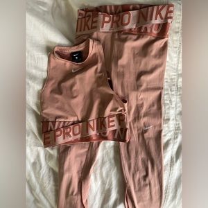 Nike Pro Set size Small peach!!